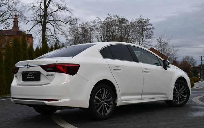 Toyota Avensis cena 57900 przebieg: 183000, rok produkcji 2015 z Lipno małe 781